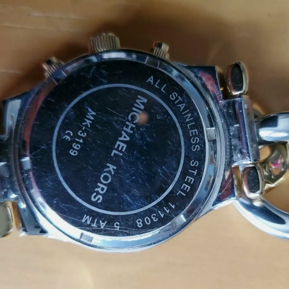 MICHAEL KORS Runway MK-3199 White Dial Lady's Watch Genuine - Picture 5 of 6